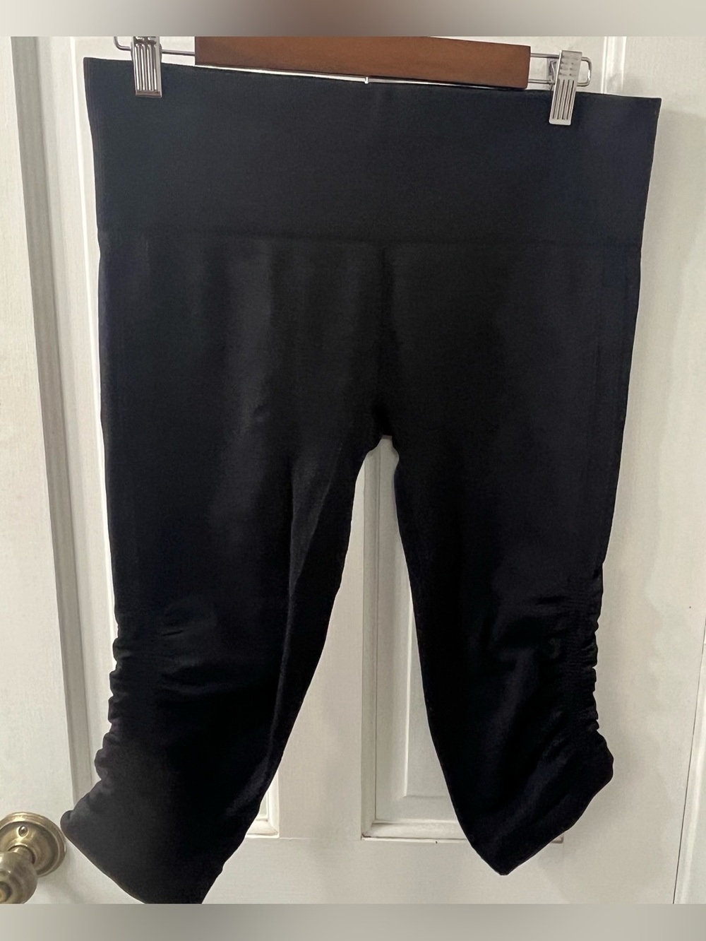 Lululemon "In The Flow" Crop Leggings in black. Women’s size 10